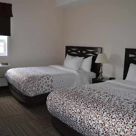 Auberge Macdonald Guest Inn Iroquois Falls Exterior foto