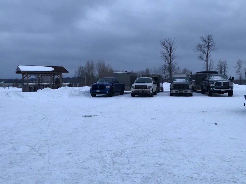 Auberge Macdonald Guest Inn Iroquois Falls Exterior foto